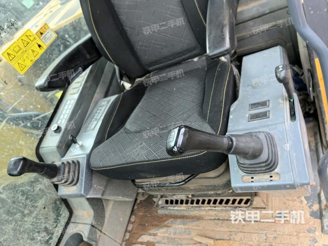 座椅后部(驾驶室部分) 座椅后部(驾驶室部分)