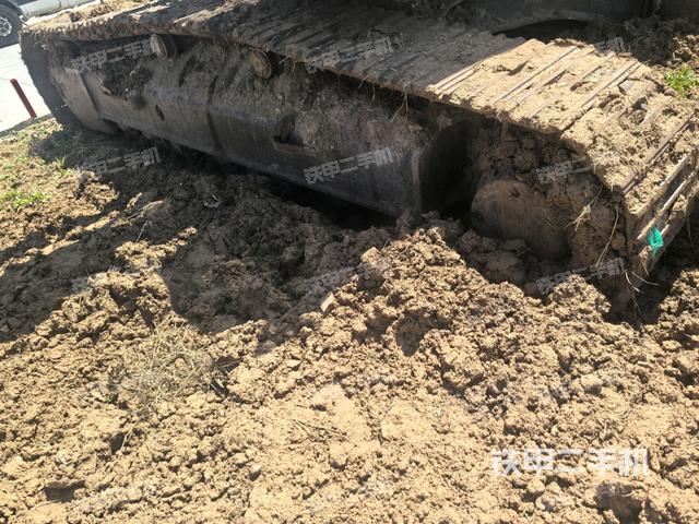 单侧履带整体(整机外观) 单侧履带整体(整机外观)