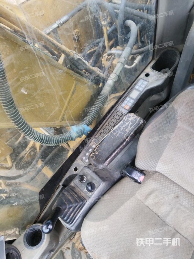 座椅左側控制臺/音響/含左手柄(駕駛室部分) 座椅左側控制臺/音響/含左手柄(駕駛室部分)