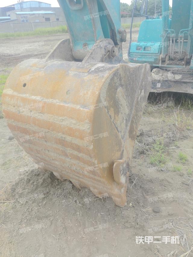 铲斗右后整体(工作和回转装置) 铲斗右后整体(工作和回转装置)