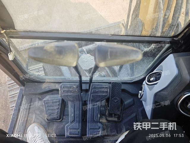 駕駛室頂部(整機(jī)外觀) 駕駛室頂部(整機(jī)外觀)