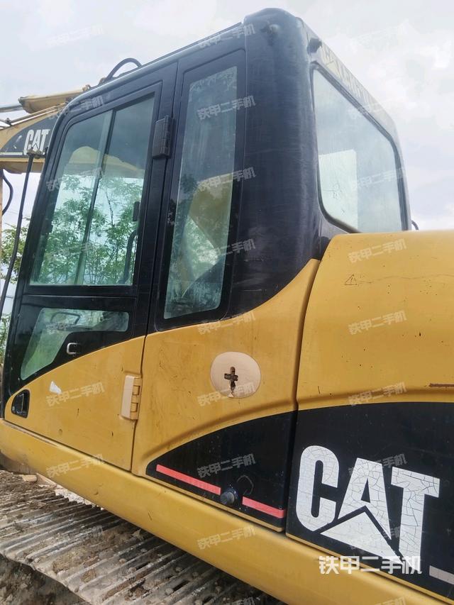 駕駛室左后45度(駕駛室部分) 駕駛室左后45度(駕駛室部分)