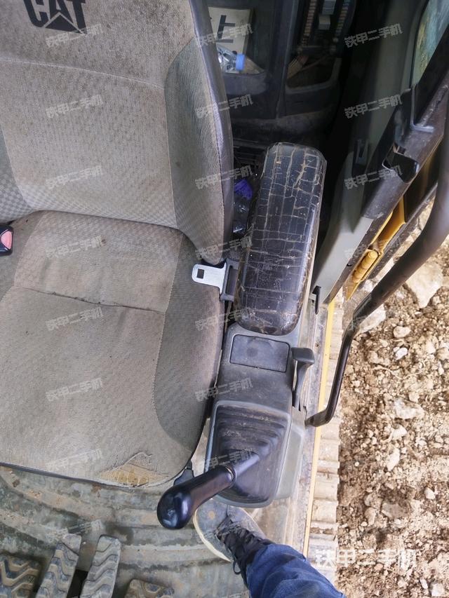 座椅右側控制臺/鑰匙門/油門/含右手柄(駕駛室部分) 座椅右側控制臺/鑰匙門/油門/含右手柄(駕駛室部分)