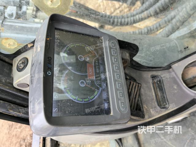 显示屏 (驾驶室部分) 显示屏 (驾驶室部分)