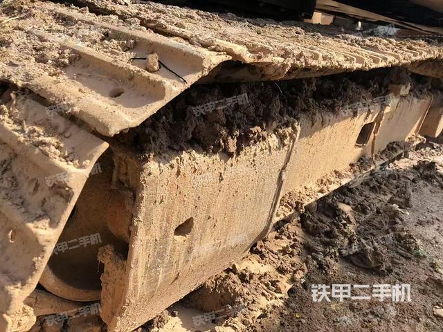單側(cè)履帶整體(整機外觀) 單側(cè)履帶整體(整機外觀)