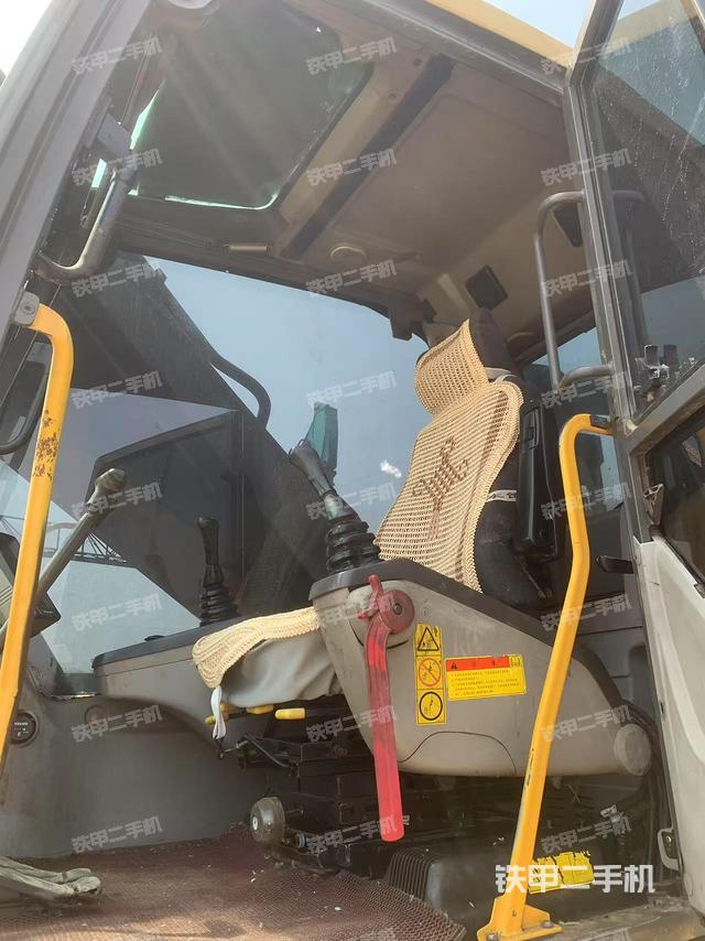 驾驶室整体(整机外观) 驾驶室整体(整机外观)