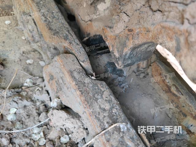 左导向轮(行走机构) 左导向轮(行走机构)