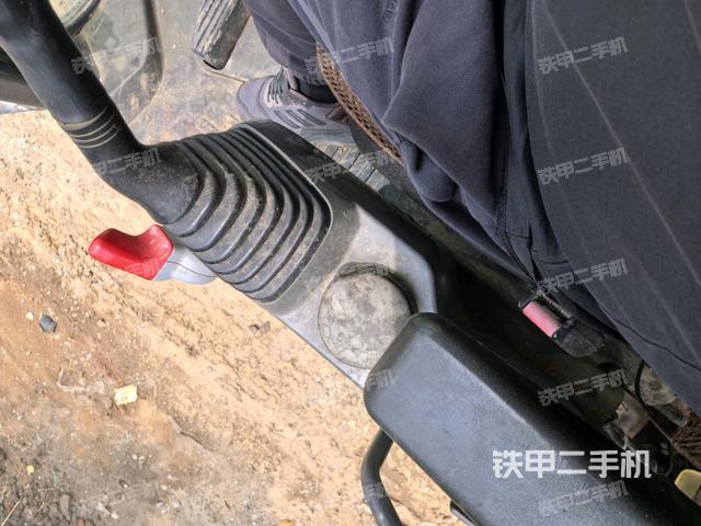 座椅左側(cè)控制臺/音響/含左手柄(駕駛室部分) 座椅左側(cè)控制臺/音響/含左手柄(駕駛室部分)