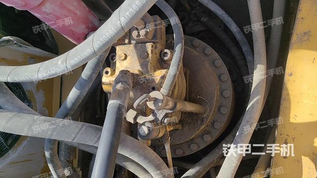 回转马达和主控阀（整机外观）