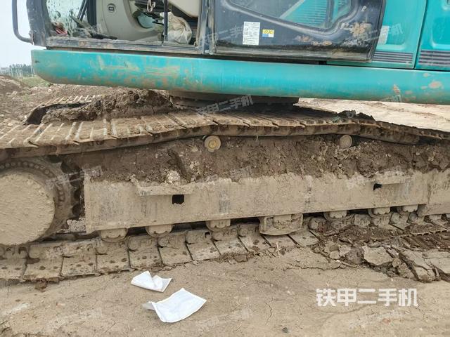 單側(cè)履帶整體(整機(jī)外觀) 單側(cè)履帶整體(整機(jī)外觀)