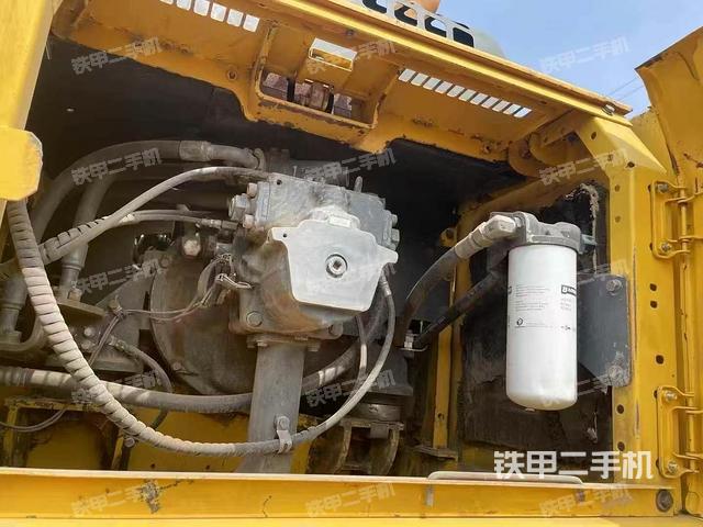 液壓泵艙室正面整體(整機外觀) 液壓泵艙室正面整體(整機外觀)