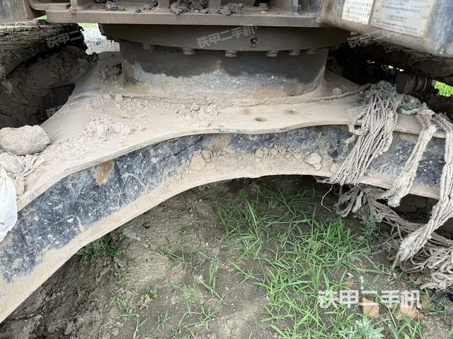 轉(zhuǎn)盤和下車架正前(工作和回轉(zhuǎn)裝置) 轉(zhuǎn)盤和下車架正前(工作和回轉(zhuǎn)裝置)