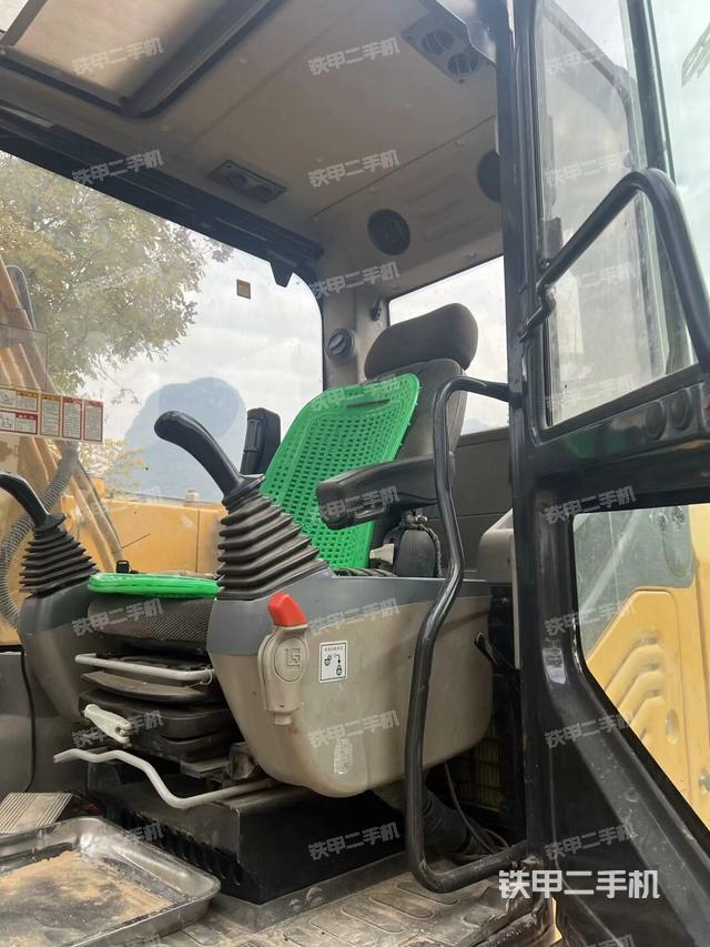 座椅后部(驾驶室部分) 座椅后部(驾驶室部分)