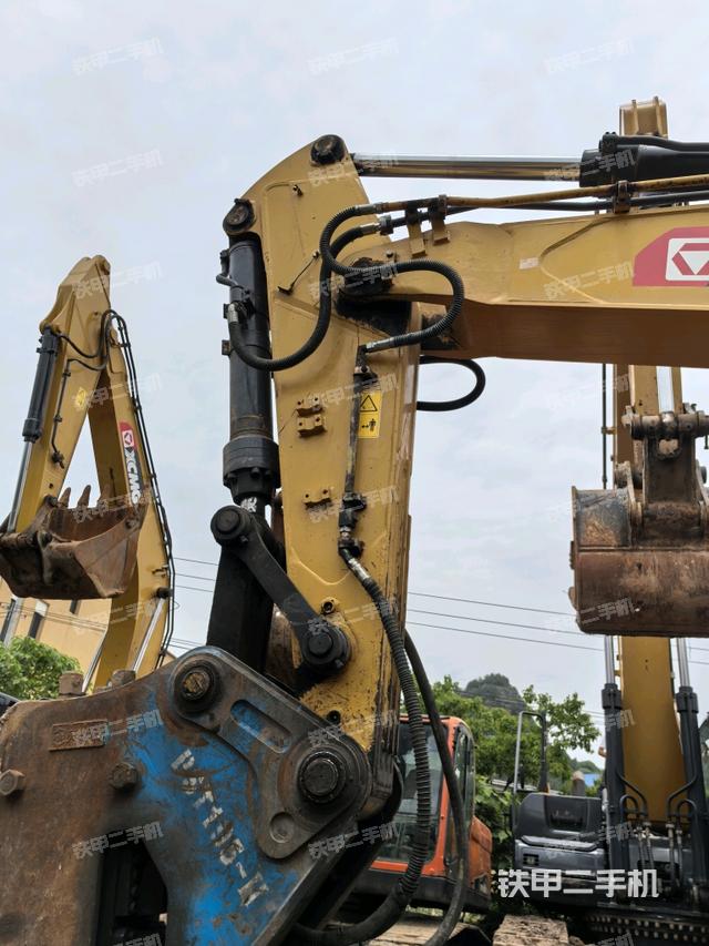 大臂整体 右侧(工作和回转装置) 大臂整体 右侧(工作和回转装置)