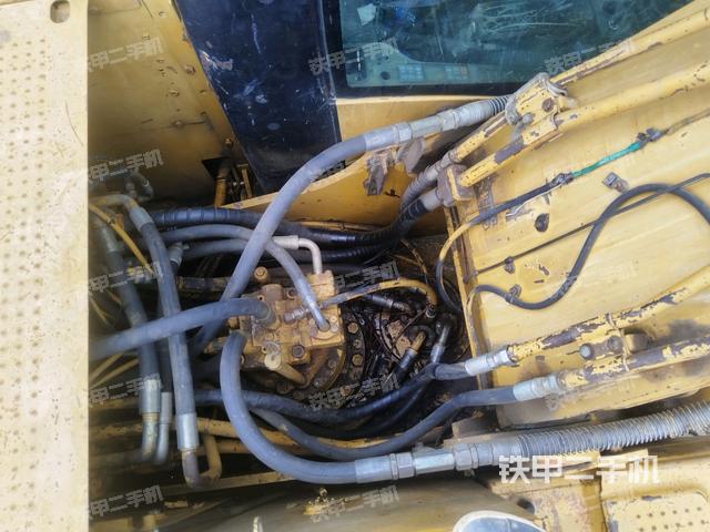 中央回轉接頭特寫(上車部件) 中央回轉接頭特寫(上車部件)