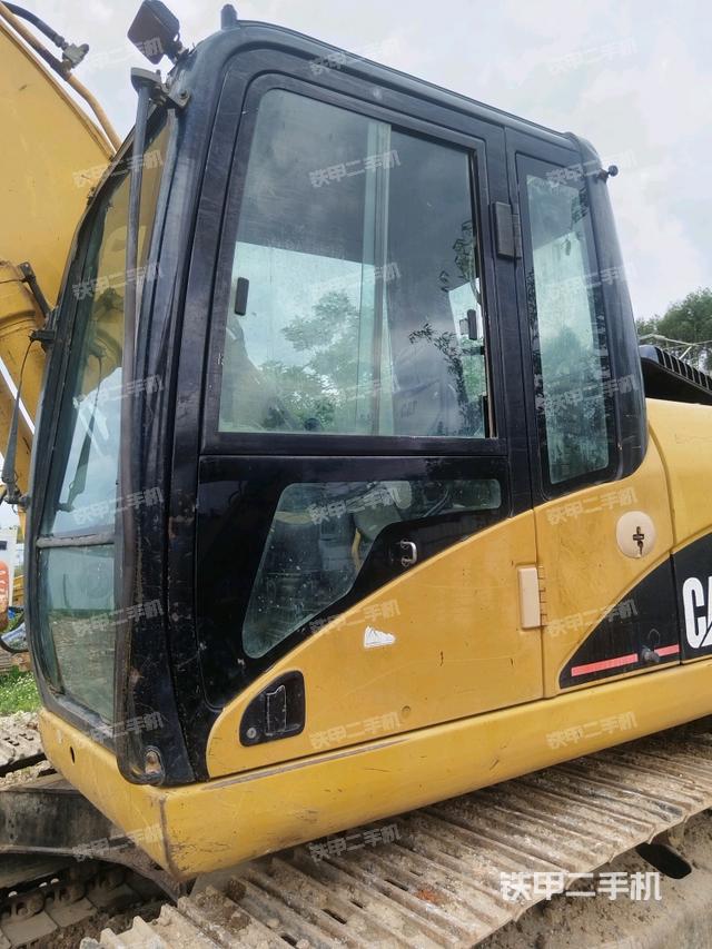 駕駛室左前45度(駕駛室部分) 駕駛室左前45度(駕駛室部分)