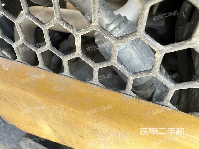 液壓泵艙室正面整體（整機(jī)外觀）