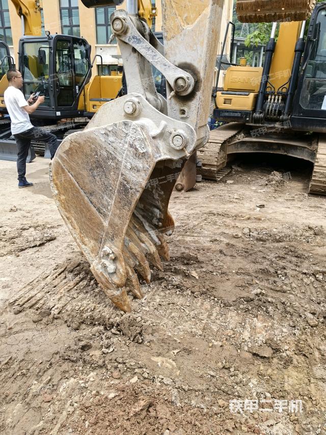 小臂整體左后(工作和回轉(zhuǎn)裝置) 小臂整體左后(工作和回轉(zhuǎn)裝置)