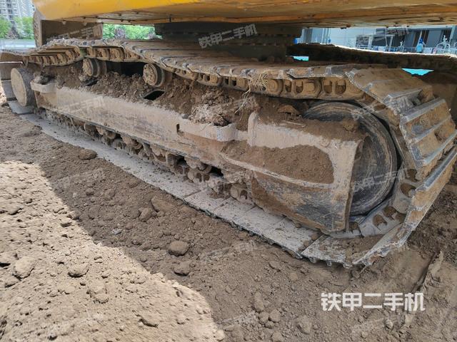 單側(cè)履帶整體(整機(jī)外觀) 單側(cè)履帶整體(整機(jī)外觀)