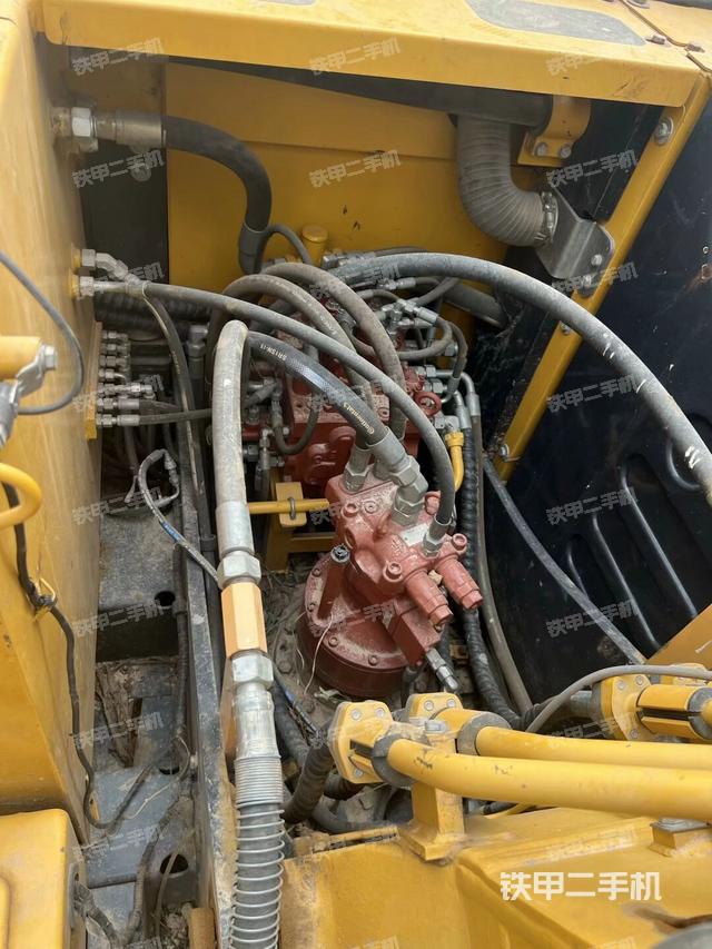 发动机室(上车部件) 发动机室(上车部件)