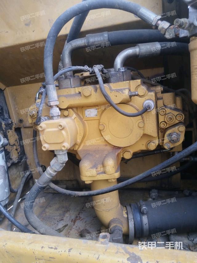 液壓泵斜45?右(大件艙室) 液壓泵斜45?右(大件艙室)