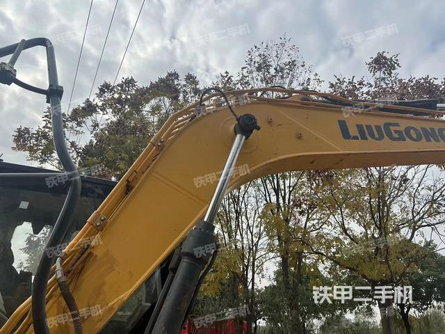 大臂整体 右侧(工作和回转装置) 大臂整体 右侧(工作和回转装置)