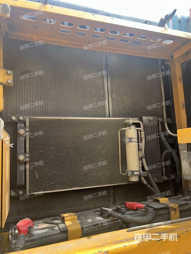 散熱器正面(大件艙室) 散熱器正面(大件艙室)