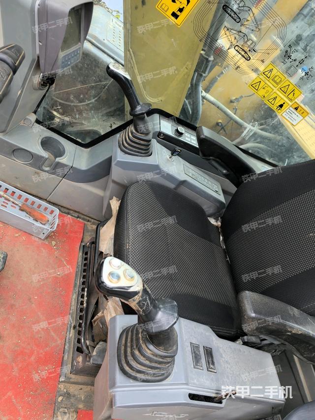 座椅后部(駕駛室部分) 座椅后部(駕駛室部分)