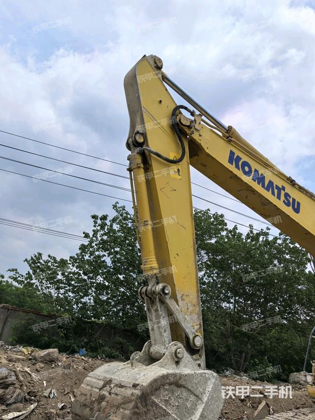 小臂整體左后(工作和回轉(zhuǎn)裝置) 小臂整體左后(工作和回轉(zhuǎn)裝置)