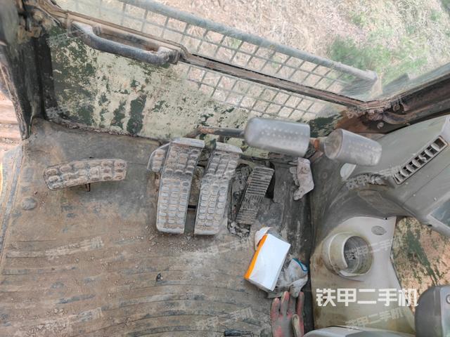 后窗玻璃角标(驾驶室部分) 后窗玻璃角标(驾驶室部分)