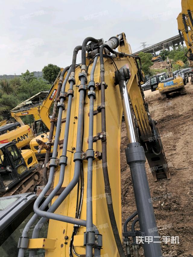 大臂背部俯视(工作和回转装置) 大臂背部俯视(工作和回转装置)