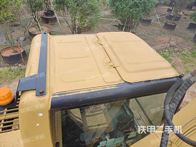 駕駛室頂部(整機外觀) 駕駛室頂部(整機外觀)