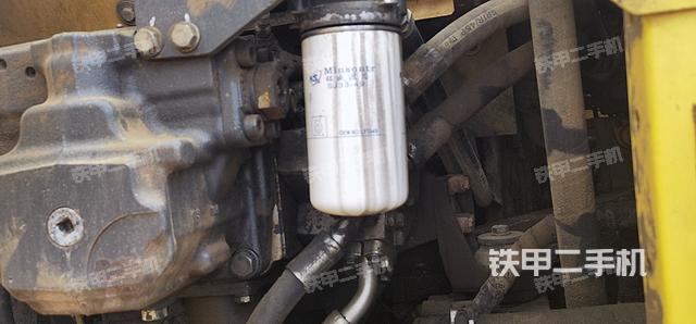 液压泵舱室正面整体（整机外观）