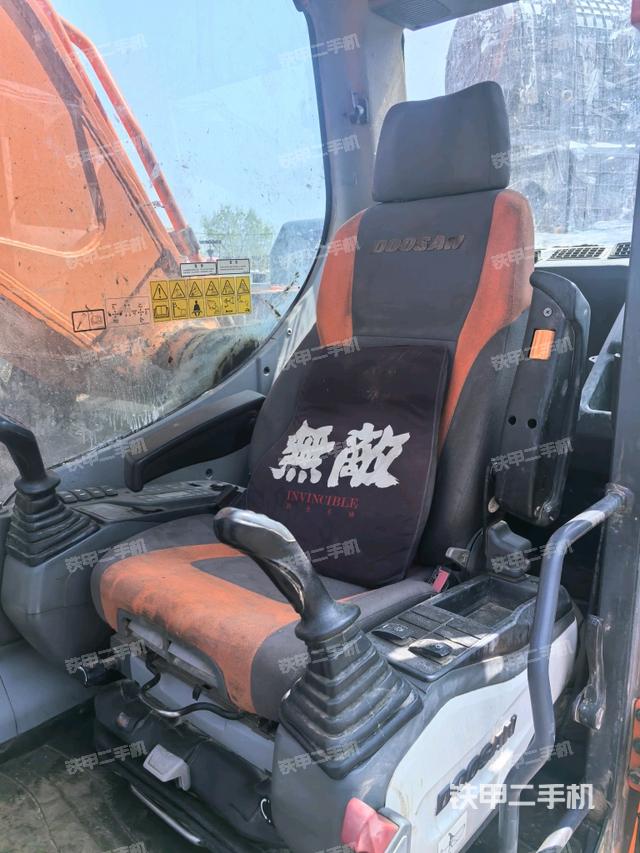 驾驶室整体（整机外观）