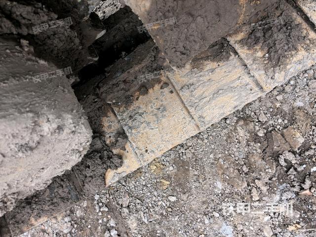 左侧履带整体 (行走机构) 左侧履带整体 (行走机构)