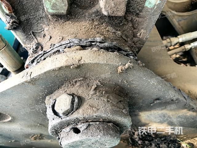 大臂根部 斜视(工作和回转装置) 大臂根部 斜视(工作和回转装置)