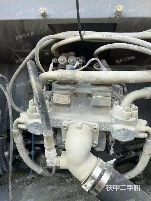 液壓泵艙室正面整體(整機(jī)外觀) 液壓泵艙室正面整體(整機(jī)外觀)