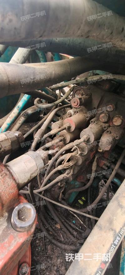 回轉(zhuǎn)馬達(dá)和主控閥（整機(jī)外觀）