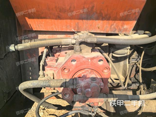 液壓泵艙室正面整體(整機(jī)外觀) 液壓泵艙室正面整體(整機(jī)外觀)