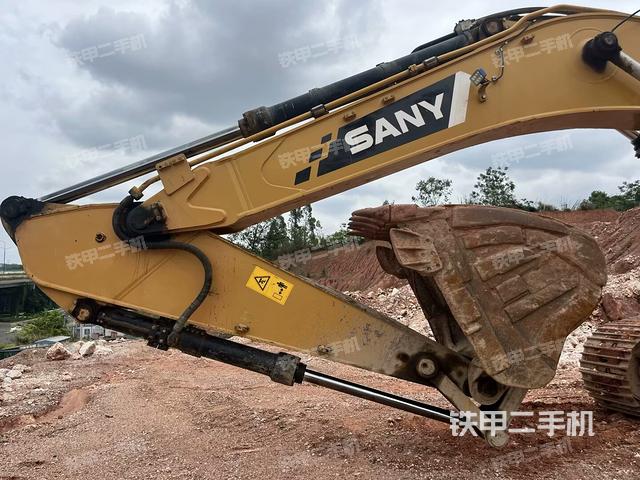 大臂根部?斜視(工作和回轉(zhuǎn)裝置) 大臂根部?斜視(工作和回轉(zhuǎn)裝置)
