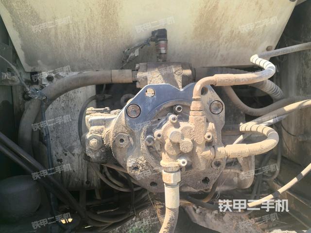 液压泵舱室正面整体(整机外观) 液压泵舱室正面整体(整机外观)