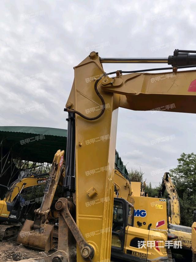 大臂整体 右侧(工作和回转装置) 大臂整体 右侧(工作和回转装置)