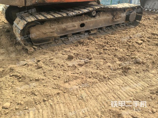 單側(cè)履帶整體(整機(jī)外觀) 單側(cè)履帶整體(整機(jī)外觀)