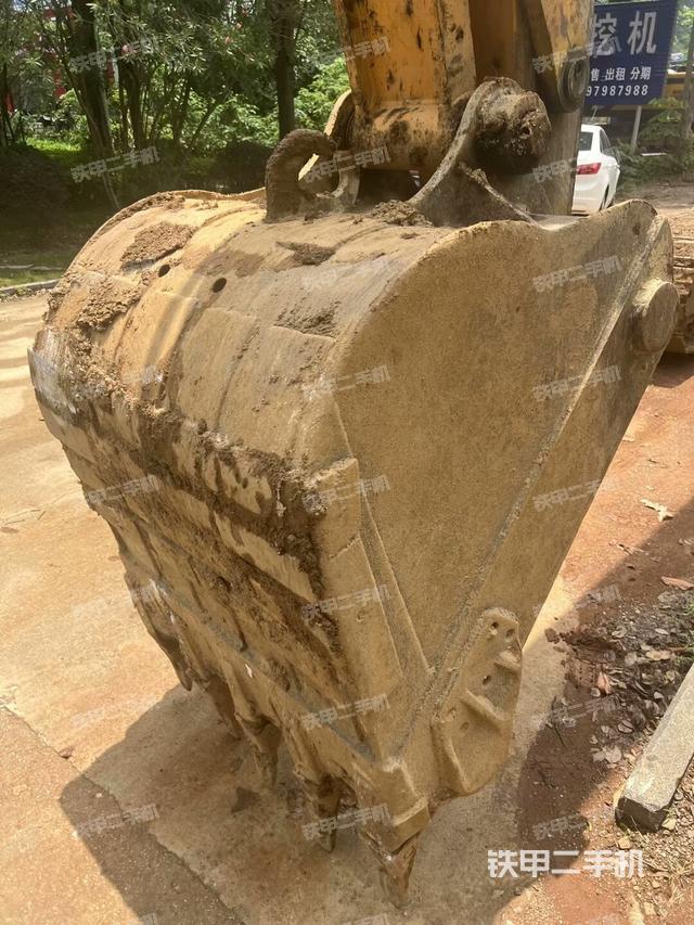 大臂背部俯視(工作和回轉(zhuǎn)裝置) 大臂背部俯視(工作和回轉(zhuǎn)裝置)