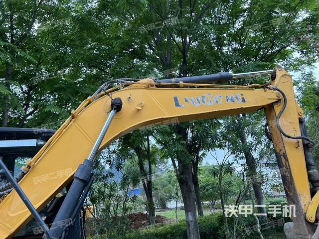 大臂整体 右侧(工作和回转装置) 大臂整体 右侧(工作和回转装置)