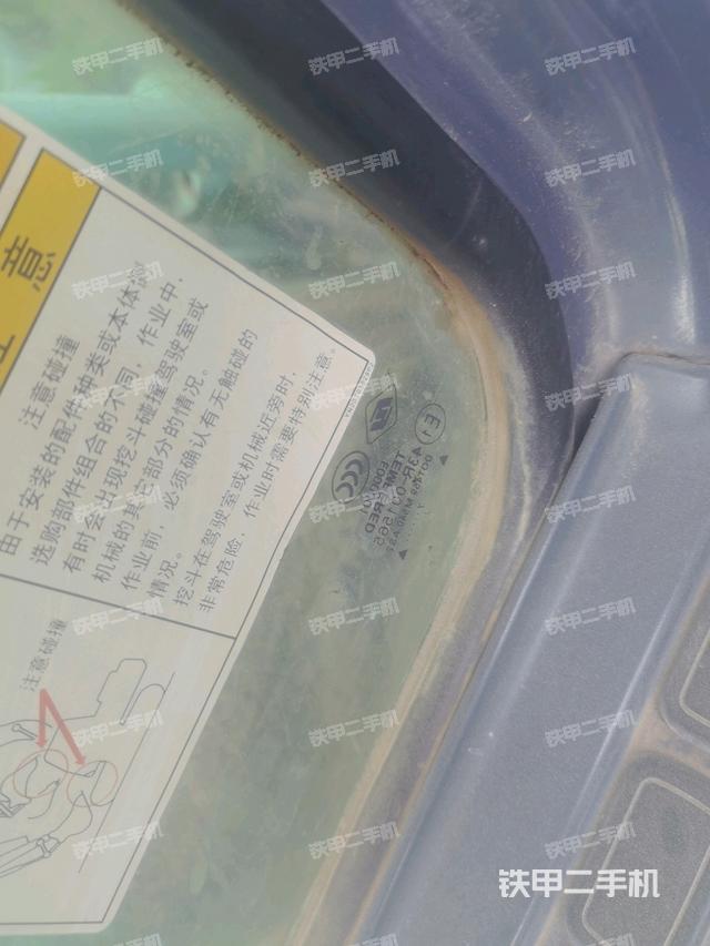 右側(cè)玻璃角標(駕駛室部分) 右側(cè)玻璃角標(駕駛室部分)