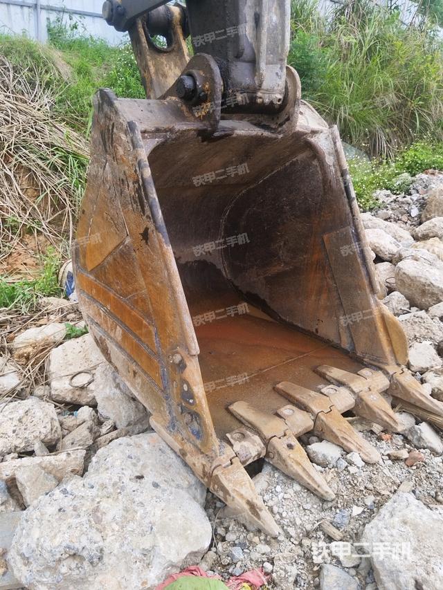 鏟斗右后整體(工作和回轉裝置) 鏟斗右后整體(工作和回轉裝置)