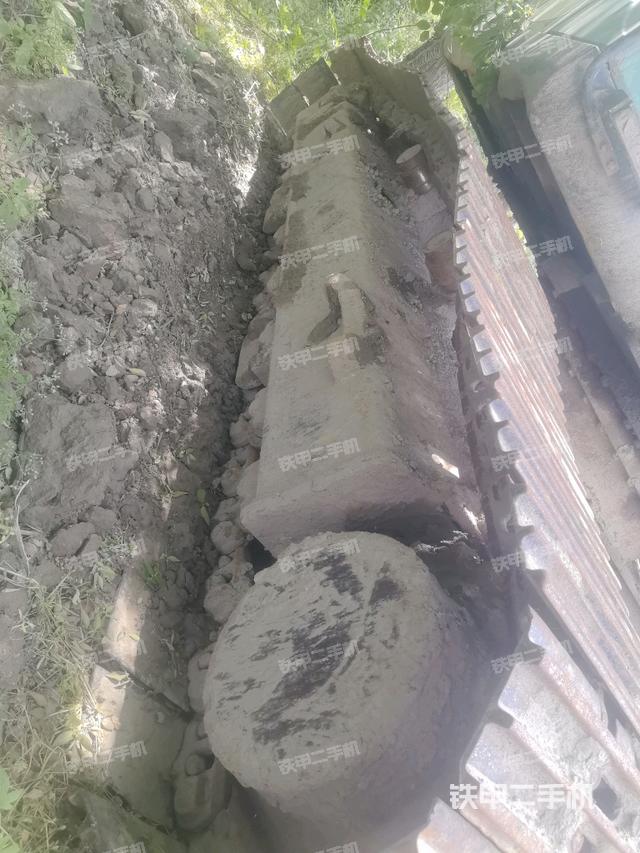 右側(cè)履帶整體(行走機構(gòu)) 右側(cè)履帶整體(行走機構(gòu))