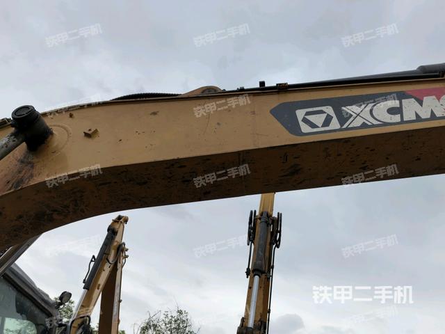 大臂油缸整体 竖拍(工作和回转装置) 大臂油缸整体 竖拍(工作和回转装置)