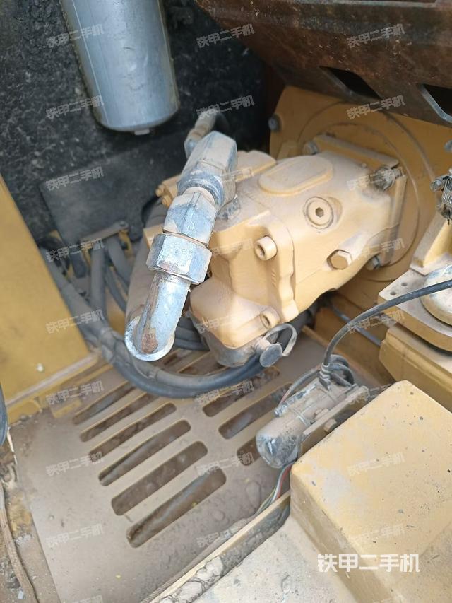 液壓泵艙室正面整體(整機(jī)外觀) 液壓泵艙室正面整體(整機(jī)外觀)